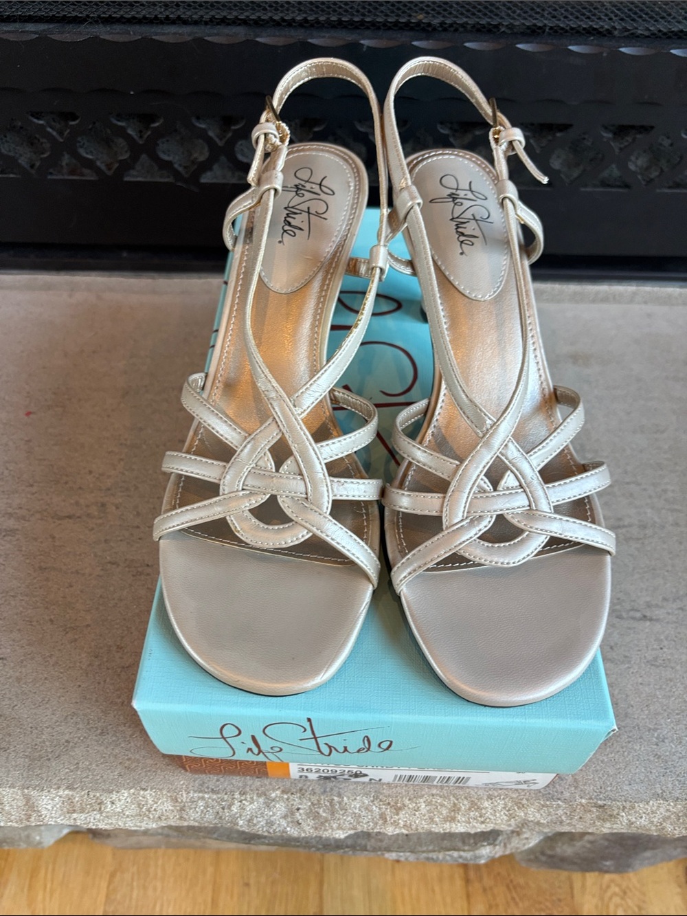 NIB Life Stride Status Sandy Perlatt Strappy Heels Size 8 (Sandy/Tan)